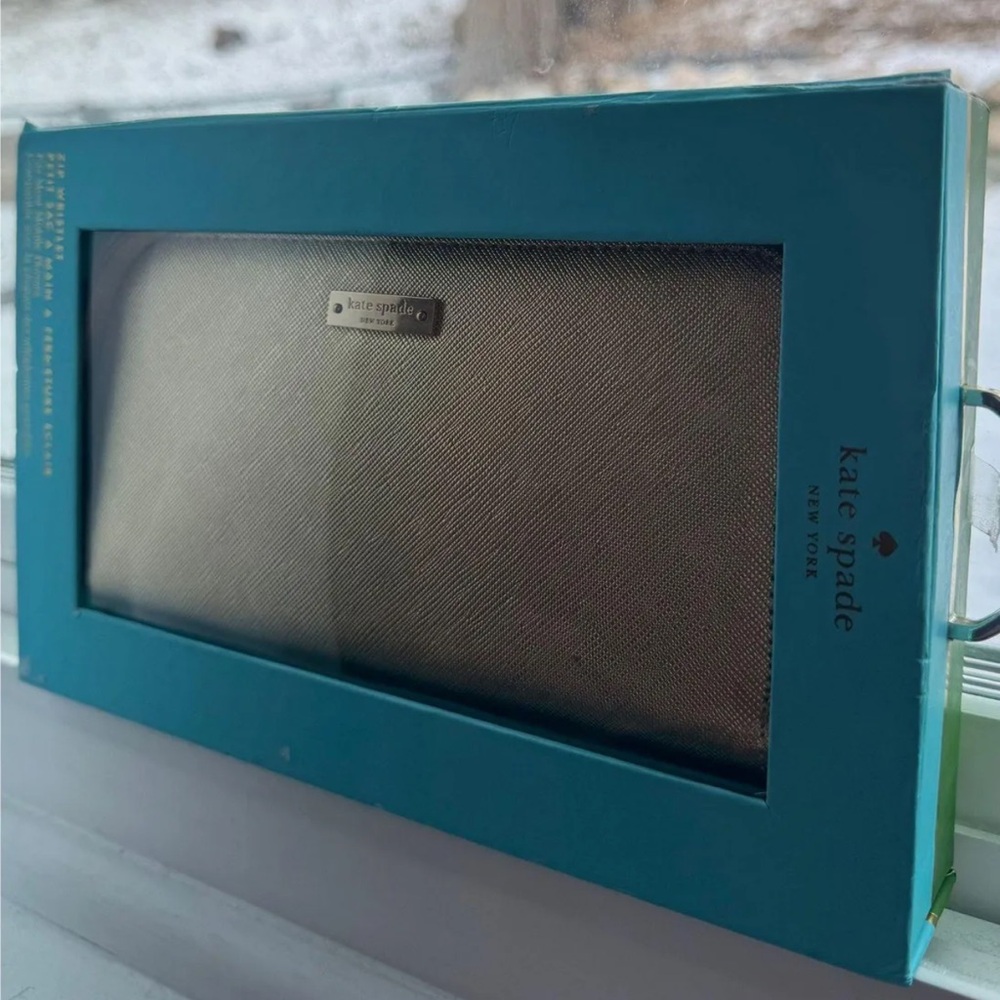 Kate Spade Zip Wristlet in Shimmer Gold- New in Box 💛
